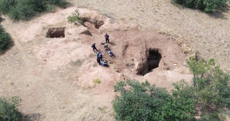Kaçak kazı yapanlar fotokapanla yakalandılar