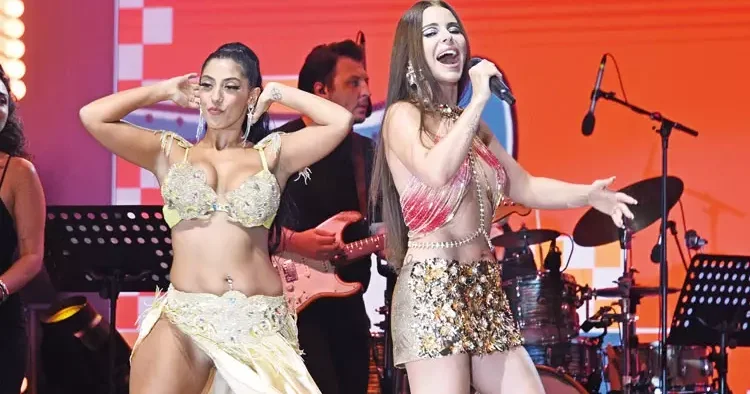 Simge konserinde oryantal sürprizi