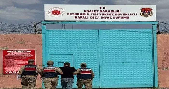 FETÖ/PDY üyesi samanlıkta yakalandı!