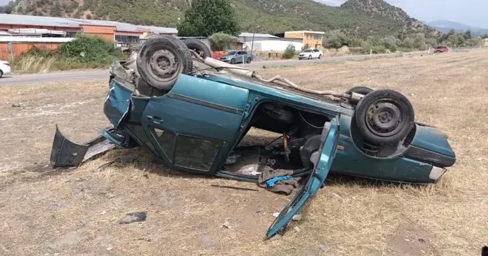 Ters dönen otomobilden sağ kurtuldu