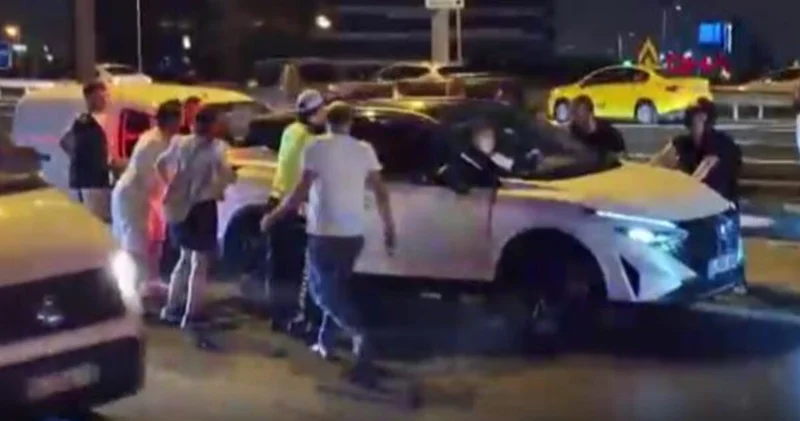 TEM Otoyolu nda 16 araçlık zincirleme kaza: 6 yaralı Son dakika haberleri