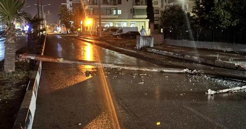 Kontrolden çıkan çekici aydınlatma direğine çarptı: Cadde trafiğe kapandı Sözcü Gazetesi