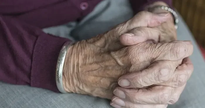 Bilim insanlarından üzen araştırma! Yaşlanma süreci sandığınızdan daha erken başlıyor