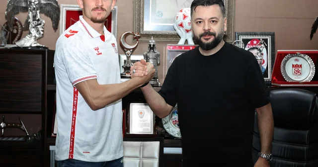 Sivasspor da Emirhan Başyiğit in sözleşmesi 2028 yılına kadar uzatıldı Sivas Haberleri