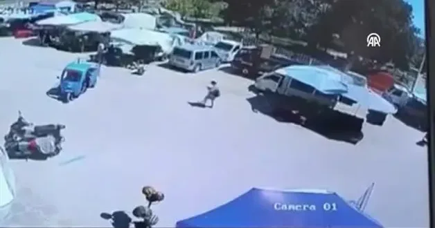 Pazarda yürekler ağza geldi! Hamile kadın ve çocuğunun üzerine düştü