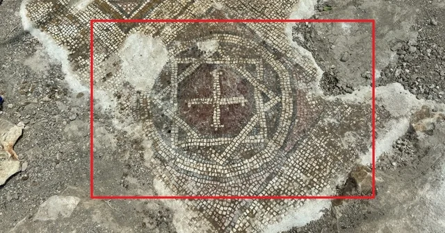 Diyarbakır da mezar kazısında mozaik, Davut yıldızı ve 6 satırlık dilekçe yazısı ortaya çıktı Diyarbakır Haberleri