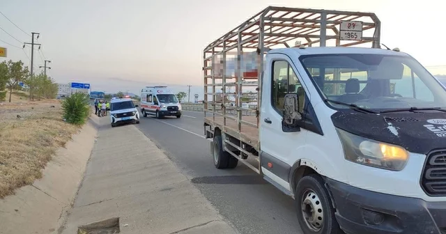 Yol kenarında koşarken kamyonetin aynası çarptı, yaralandı Edirne Haberleri