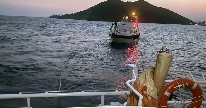Katrancı Adası önlerinde sürüklenen tekne kurtarıldı