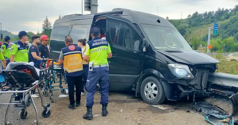 Ünlü şarkıcı Çağan Şengül konsere giderken kaza yaptı