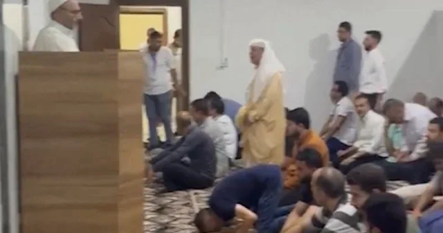 Halep Havalimanı nda ilk kez cuma namazı kılındı VİDEO İZLE