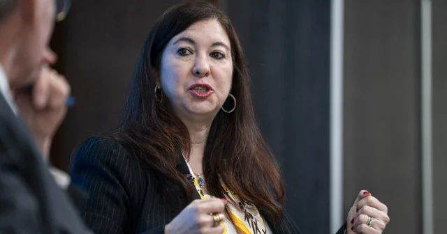 Fed Yönetim Kurulu Üyesi Adriana Kugler görevi bırakıyor Dünya Ekonomisi Haberleri