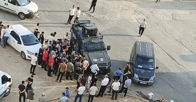 Durakta beklerken uğradığı silahlı saldırıda öldü Diyarbakır Haberleri