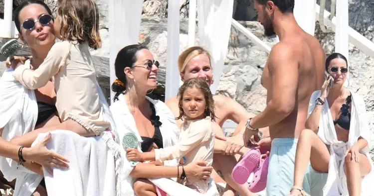 Ayrılsak da beraberiz! Pelin Akil ve Anıl Altan tatilde...