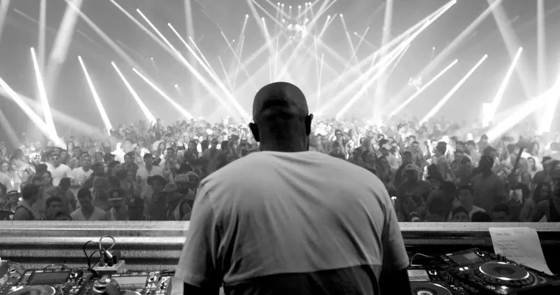 Tek koluyla dünyayı sallayan ödüllü DJ Türkiye ye geliyor