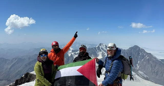 Kazbek Dağı na tırmanan Rizeli dağcılar, Filistin bayrağı açtı Rize Haberleri