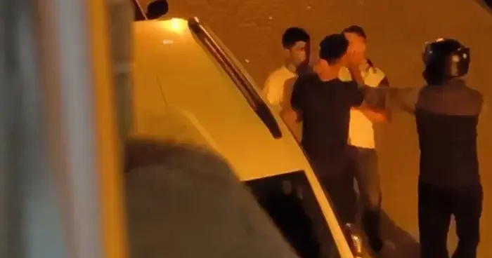 Esenyurt ta köşeye sıkıştırdıkları genci dövüp motor anahtarını aldılar! Gasp ediyorum seni