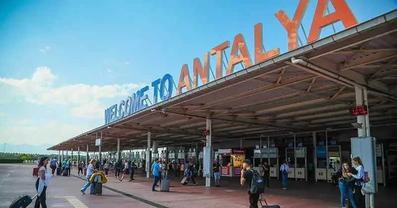 Yaz sezonunda Antalya ya 11,7 milyon turist geldi