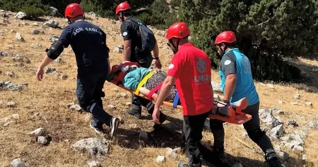 Isparta’da kayalıklardan düşen kadın operasyonla kurtarıldı Hayat Haberleri
