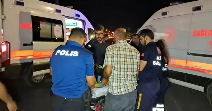 Kazada yaralanan genç kız acılar içinde kıvranırken, otomobil sürücüsü olay yerinden kaçtı