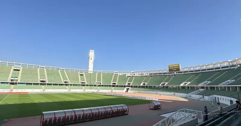 Bu sahada kaçan top Atlas Okyanusu na düşüyor