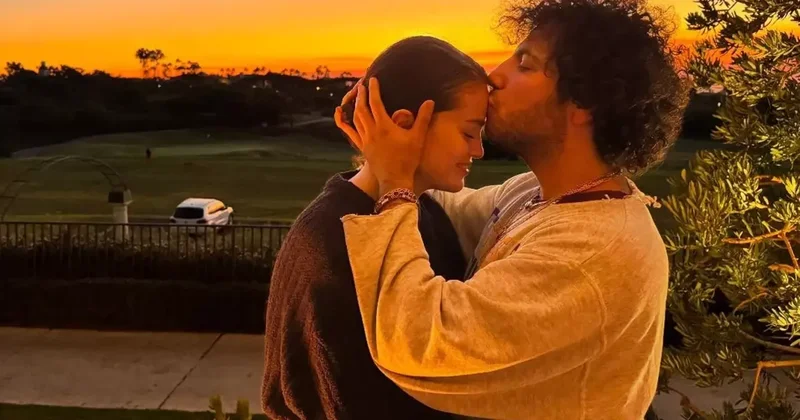 Düğün öncesi tatil kaçamağı: Selena Gomez den aşk pozu