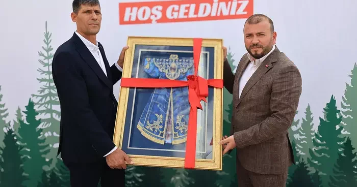 Arnavutköy’de Ömer Halisdemir Parkı ve Yenidoğan Hatıra Ormanı Açıldı