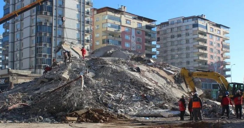 Depremde 49 kişiye mezar olan Emre Apartmanı davasında şok rapor: Kapasitesinin 4 katı...