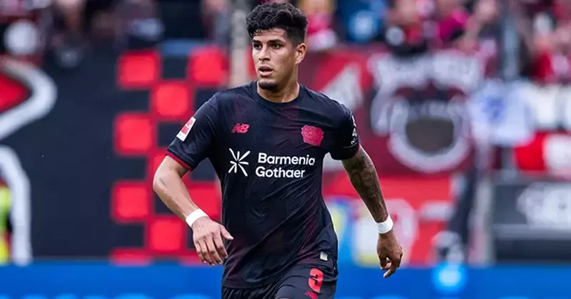 Arsenal secures Hincapie on loan, eyes £45m permanent deal