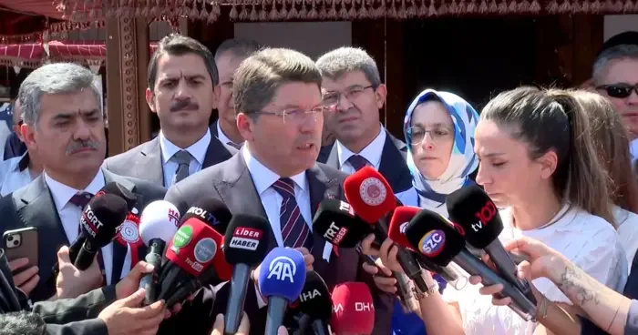 Özgür Özel in ikili hukuk eleştirisine Bakan Tunç tan yanıt! Soruşturmaları işaret etti: Herkes delilleri öğrenecek