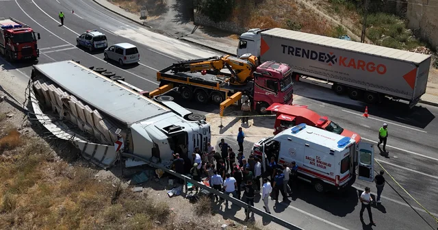 Malatya da ambulans helikopter ağır yaralanan tır sürücüsü için havalandı Malatya Haberleri