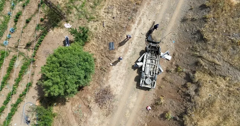 Kamyonet kağıt gibi ezildi! 2 ölü, 1 yaralı!