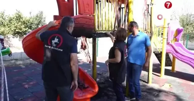 Vandallar çocuk oyun parkını yaktı