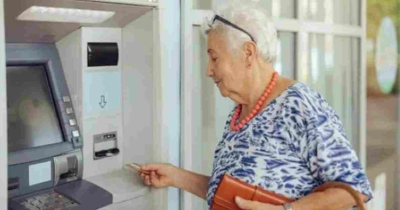 Emekliler bankaların yolunu tutacak!