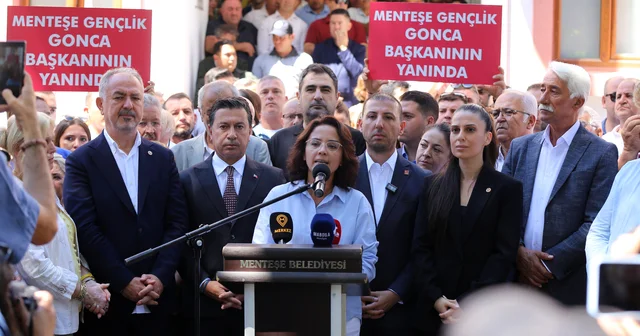 Muğla da Menteşe Belediye Başkanı nın akrabasının evine yanıcı madde attığı iddia edilen 2 zanlı tutuklandı Muğla Haberleri