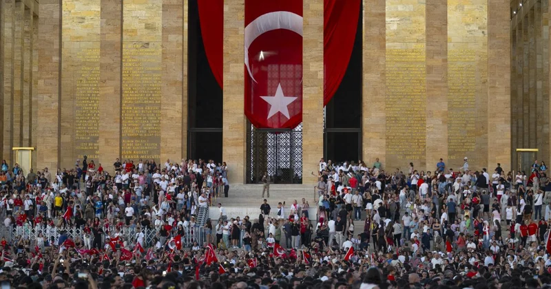 Anıtkabir 30 Ağustos ta 630 bini aşkın ziyaretçiyi ağırladı
