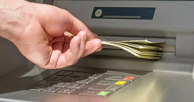 Paranız ATM de sıkıştıysa orayı sakın terk etmeyin! Sinsice pusu kuruyorlar