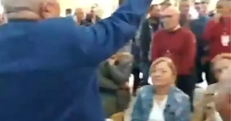 Giresun da CHP Kongresinde Gerginlik: İl Başkanı Mikrofonunu Fırlattı