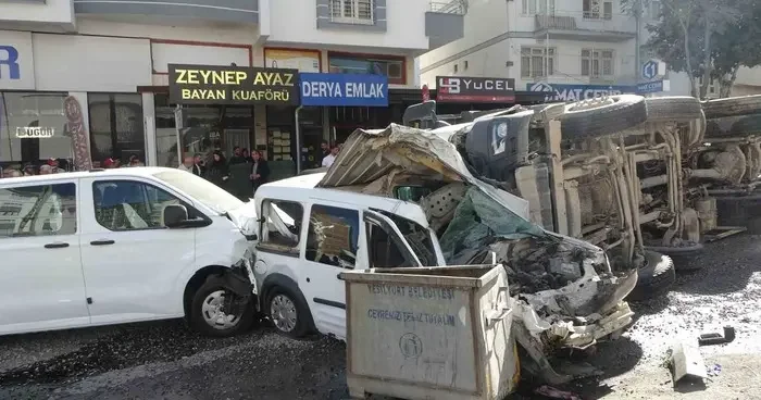 Malatya’da freni patlayan hafriyat kamyonu dehşet saçtı: 5 yaralı