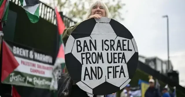 İsrail in futboldan men edilmesini isteyen protestocular Wembley Stadı na yürüdü Futbol Haberleri