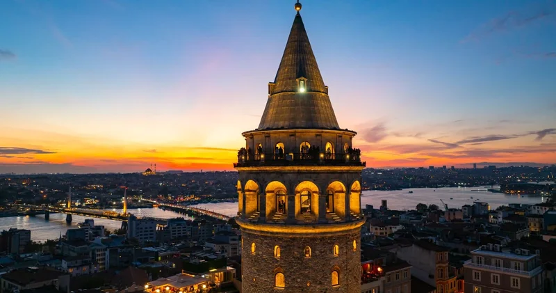 Gece müzeciliğinde ziyaretçi rekoru: Efes, Side ve Galata kulesinde ziyaretler 2 Kasım a kadar uzatıldı
