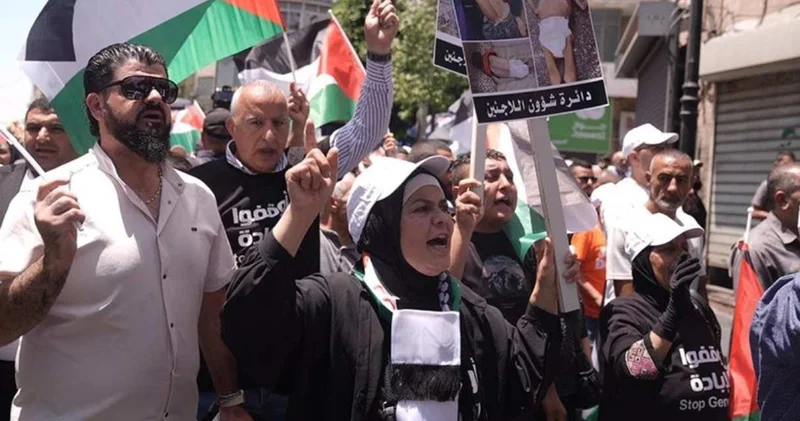 Batı Şeria daki Filistinliler Sumud Filosu saldırısı protesto edildi