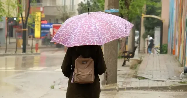 Meteoroloji’den kritik uyarı: 9 il için gece yarısından itibaren sağanak ve fırtına alarmı Gündem Haberleri