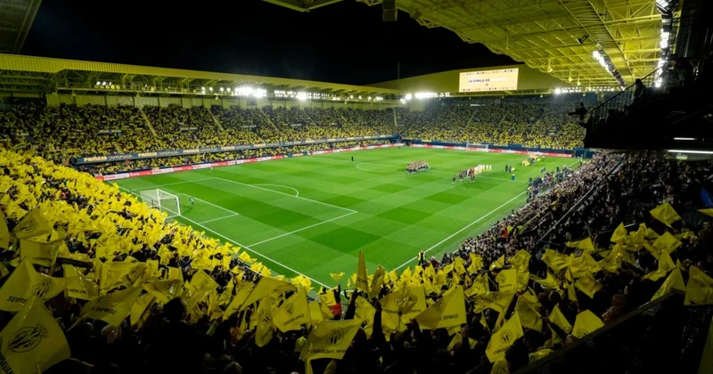 52 bin nüfuslu şehirde 23 bin kişilik stat doldu! 15 bin kişi dışarıda kaldı Sözcü Gazetesi