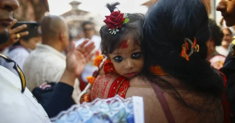 Nepal in yeni yaşayan tanrıçası : 2 yaşında