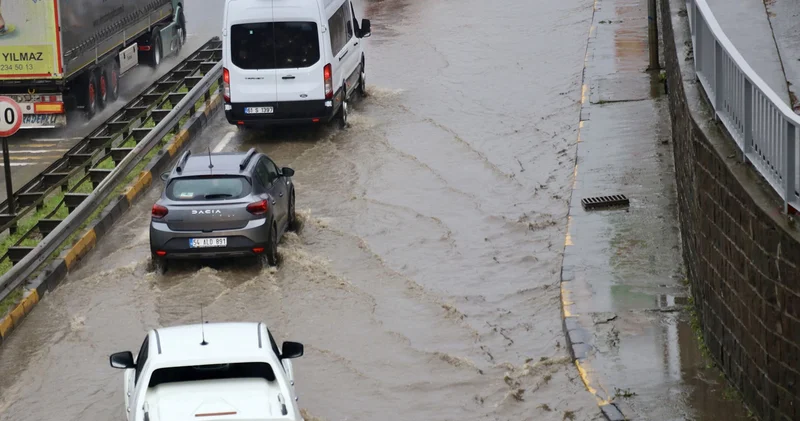 Meteoroloji il il uyardı: Sağanak ve fırtınaya hazır olun