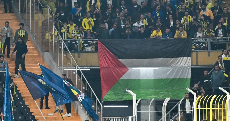 Fenerbahçe tribünlerinden Filistin e destek