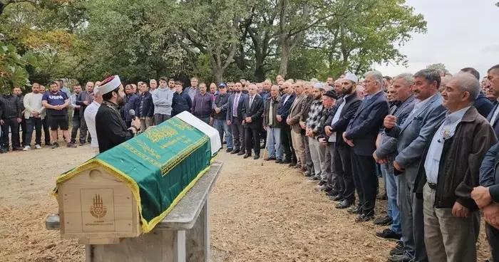 Enez de av tüfeğiyle öldürülen şahıs köy mezarlığına defnedildi