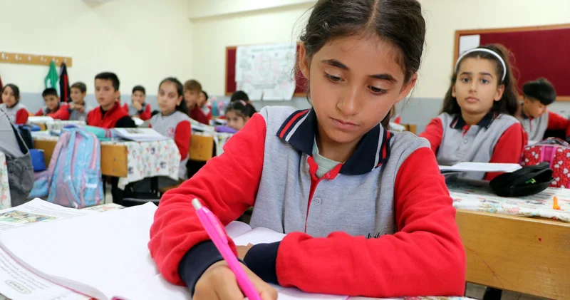 Bir zamanlar tek başına okurken şimdi 32 kişilik sınıfta eğitim görüyor