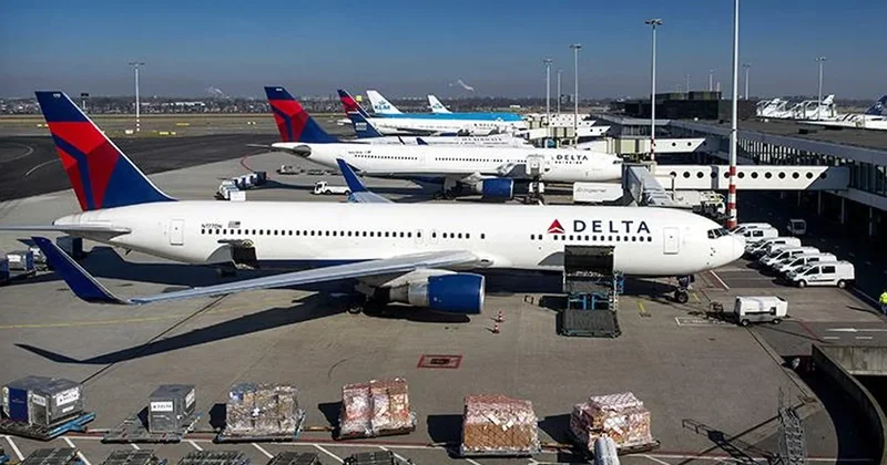 ABD de faciaya ramak kala: İki yolcu uçağı pistte çarpıştı Sözcü Gazetesi