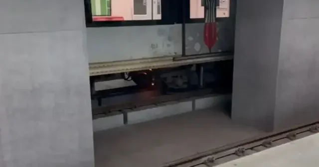 Mahmutbey metrosunda yangın paniği: Yolcular tahliye edildi istasyon kapatıldı VİDEO İZLE